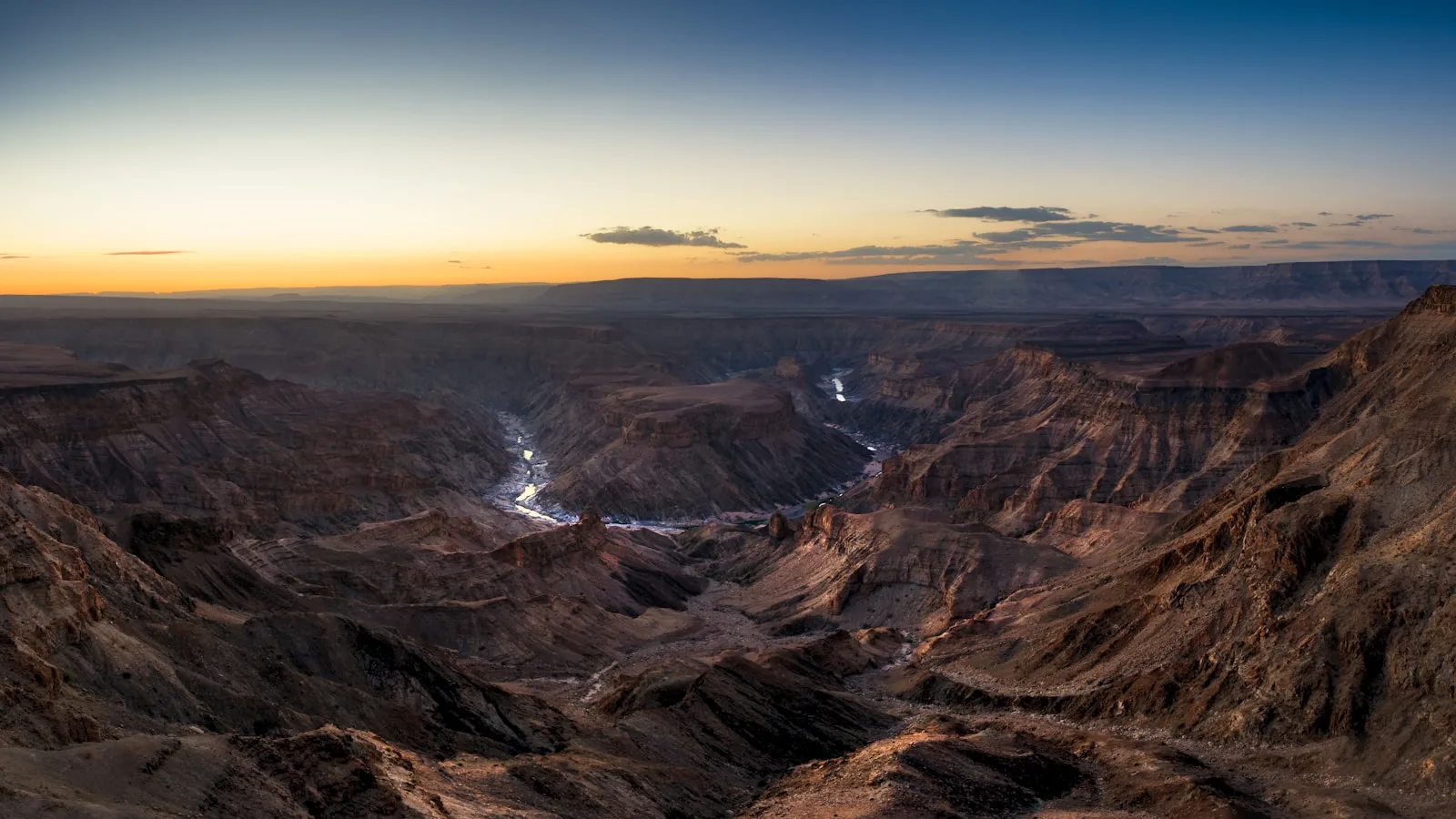4. 🏔️ Fish River Canyon — Le grand abîme du sud