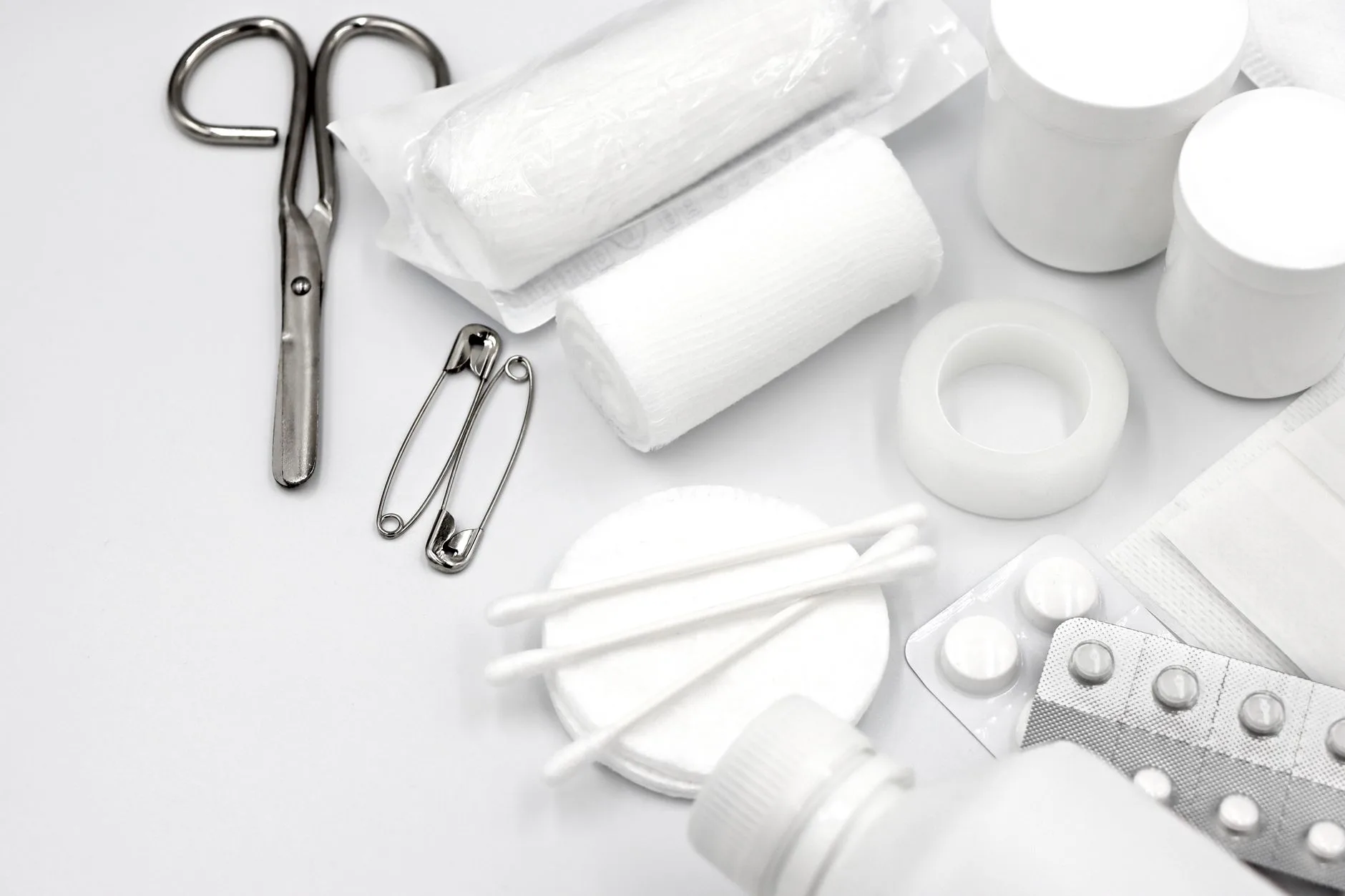 Trousse à pharmacie et précautions complémentaires